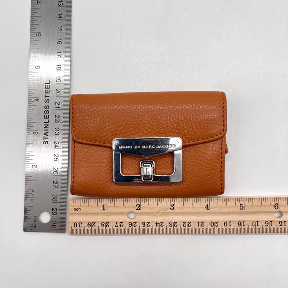 MARC JACOBS Small Leather Wallet Card Case Cognac Brown Turnlock SLG - Picture 10 of 10